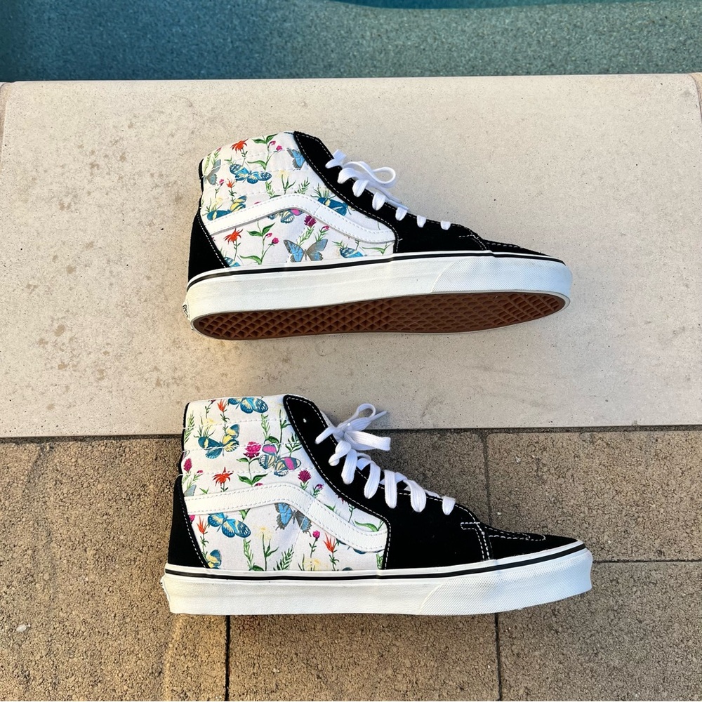 Vans Sk8 hi Women's Black and White Floral Sneakers